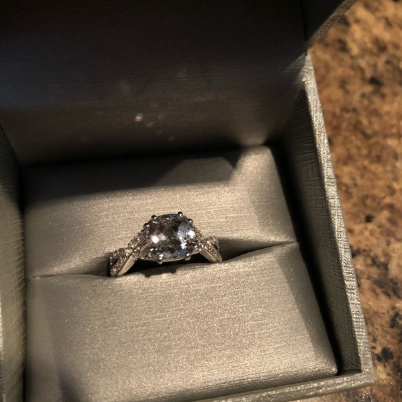 White Sapphire Ring - Picture 3 of 7